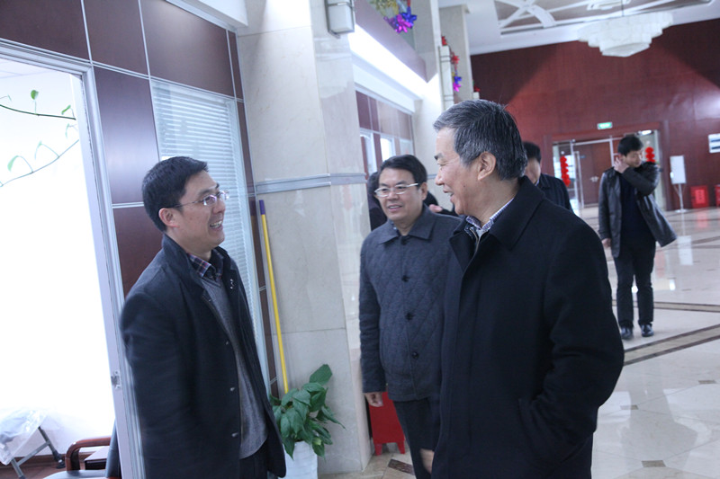 集團公司領(lǐng)導(dǎo)節(jié)后上班第一天走訪慰問干部職工