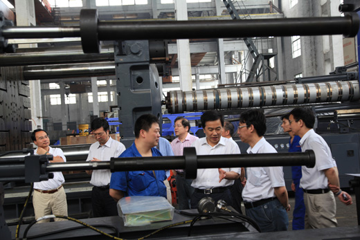 集團公司領(lǐng)導(dǎo)高溫慰問一線員工