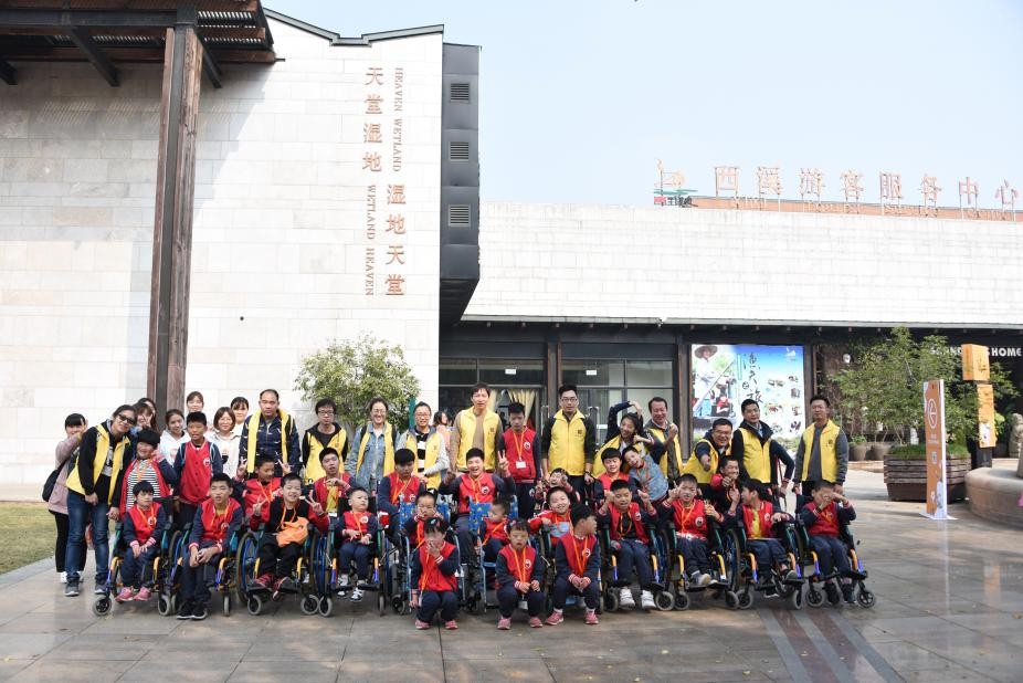 藝創(chuàng)公司走進(jìn)杭州兒童福利院志愿者活動(dòng)