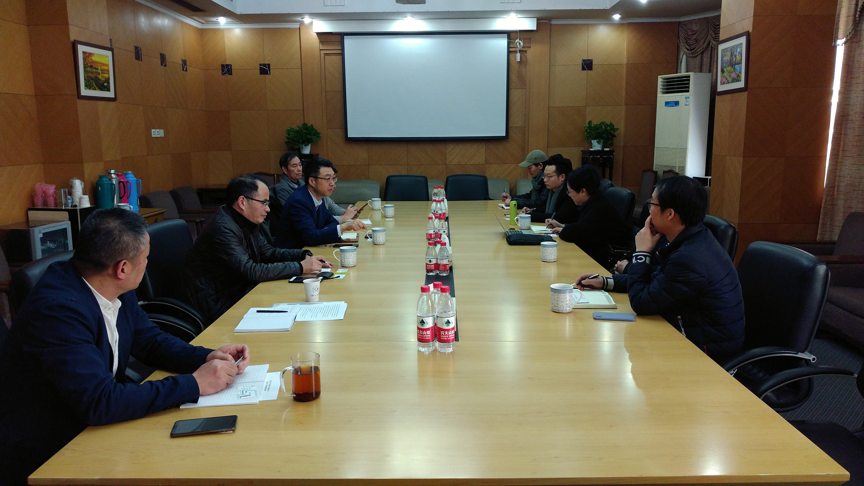 浙江工藝美術(shù)合作發(fā)展研討會(huì)在工藝品公司召開(kāi)