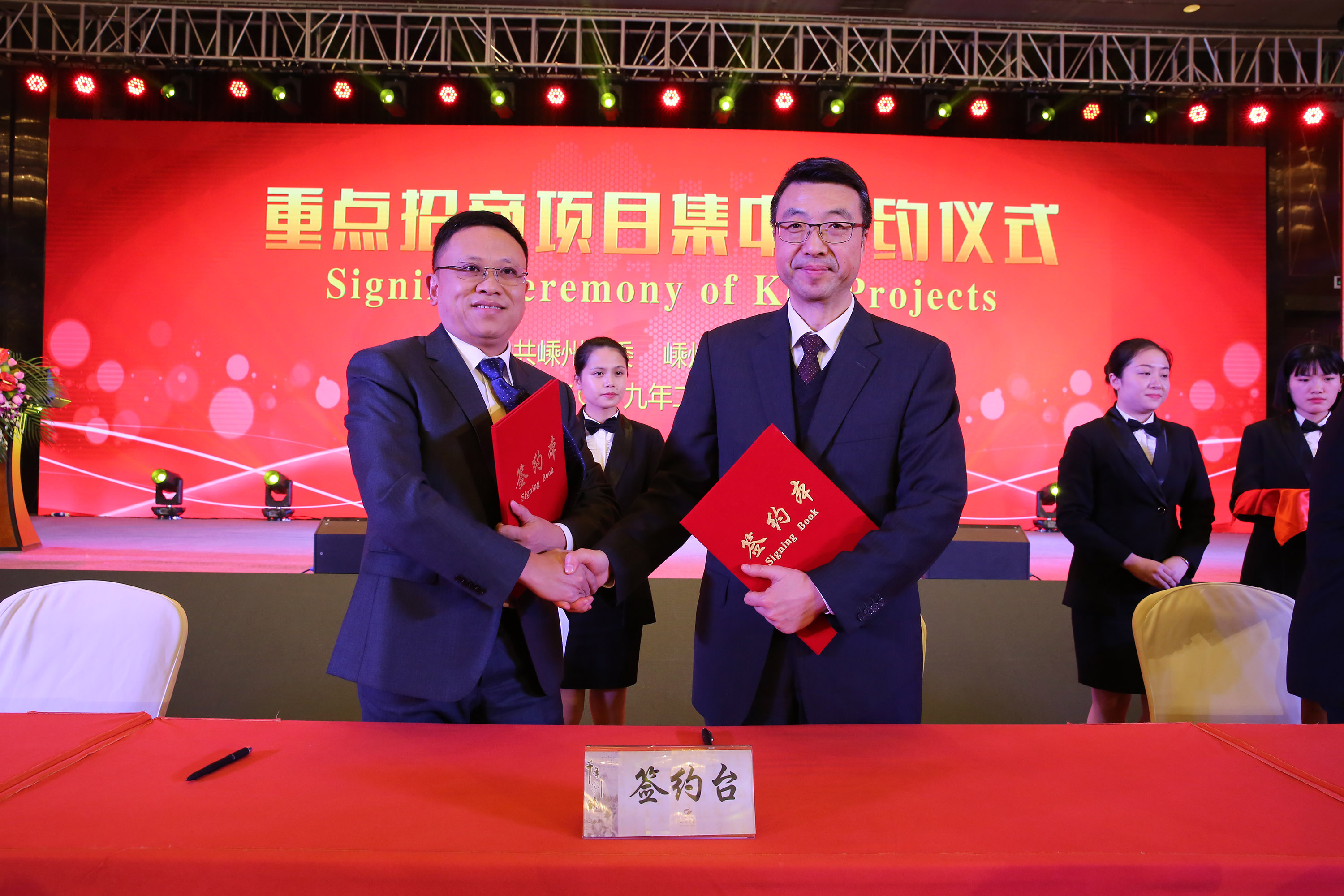 集團(tuán)公司與嵊州市簽訂振興工藝美術(shù)產(chǎn)業(yè)戰(zhàn)略合作協(xié)議