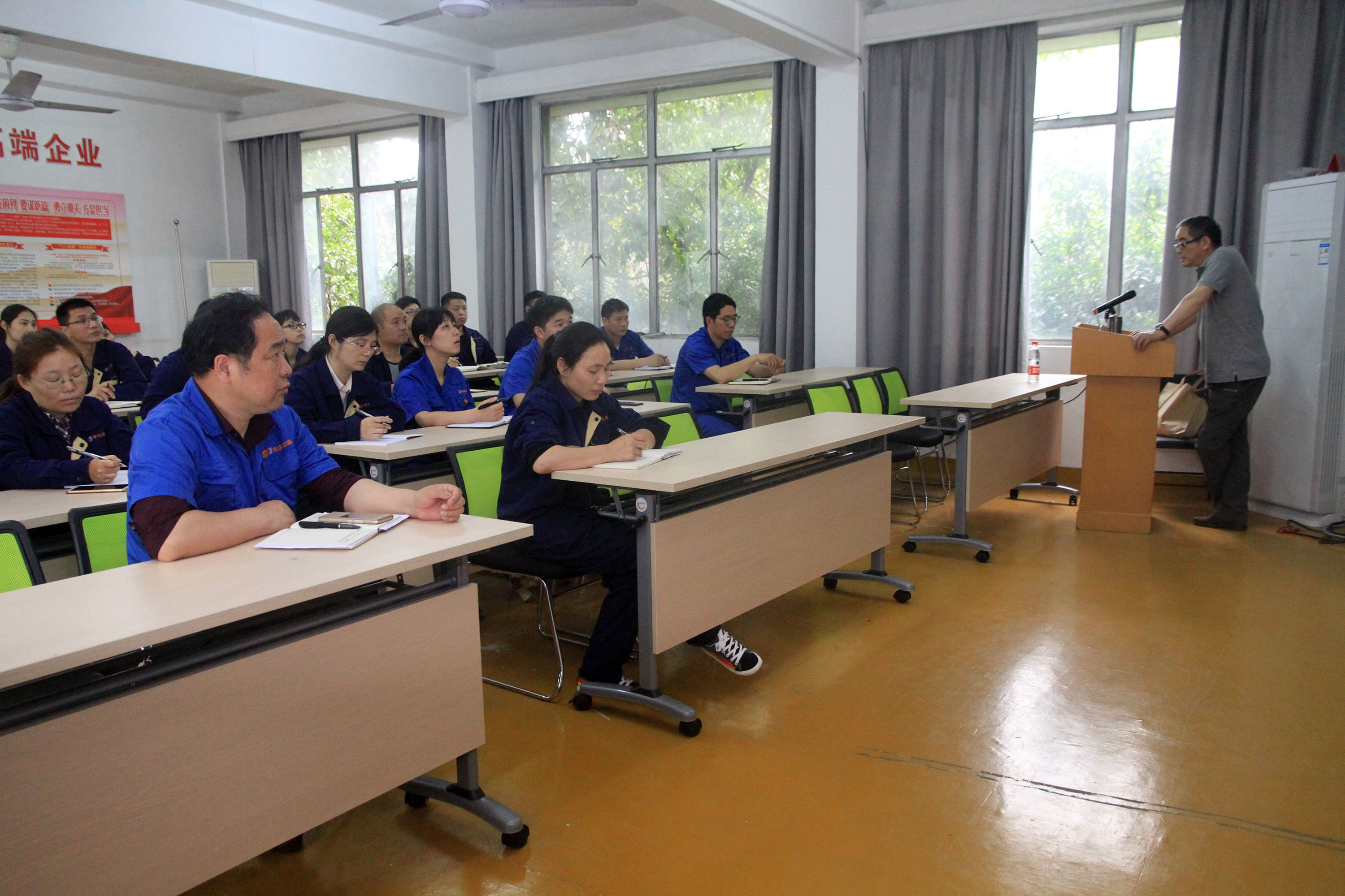 申達(dá)機(jī)器開展年度稅務(wù)培訓(xùn)