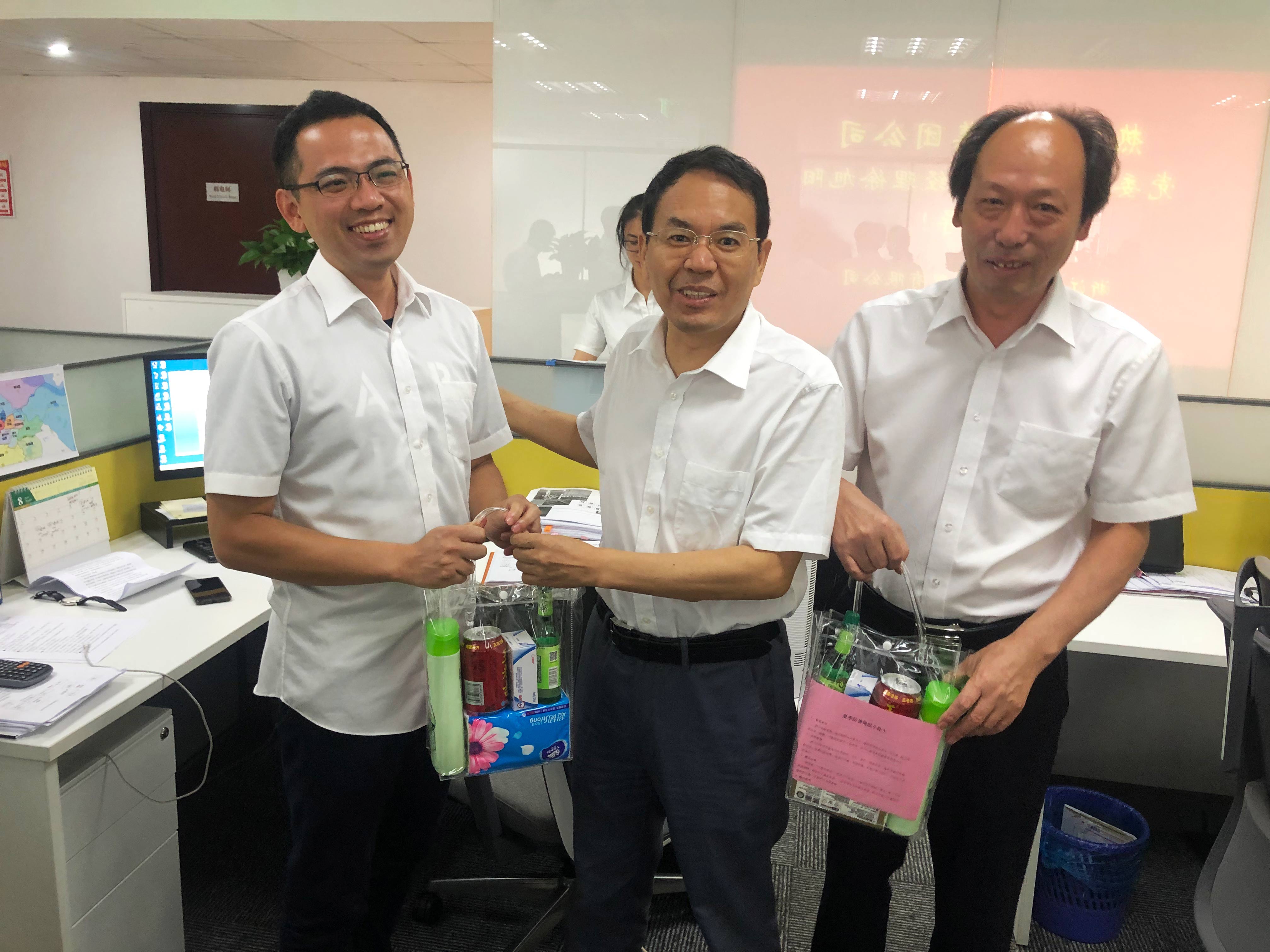 集團(tuán)公司副總經(jīng)理徐旭陽(yáng)赴廣杰公司開(kāi)展安全檢查及高溫慰問(wèn)