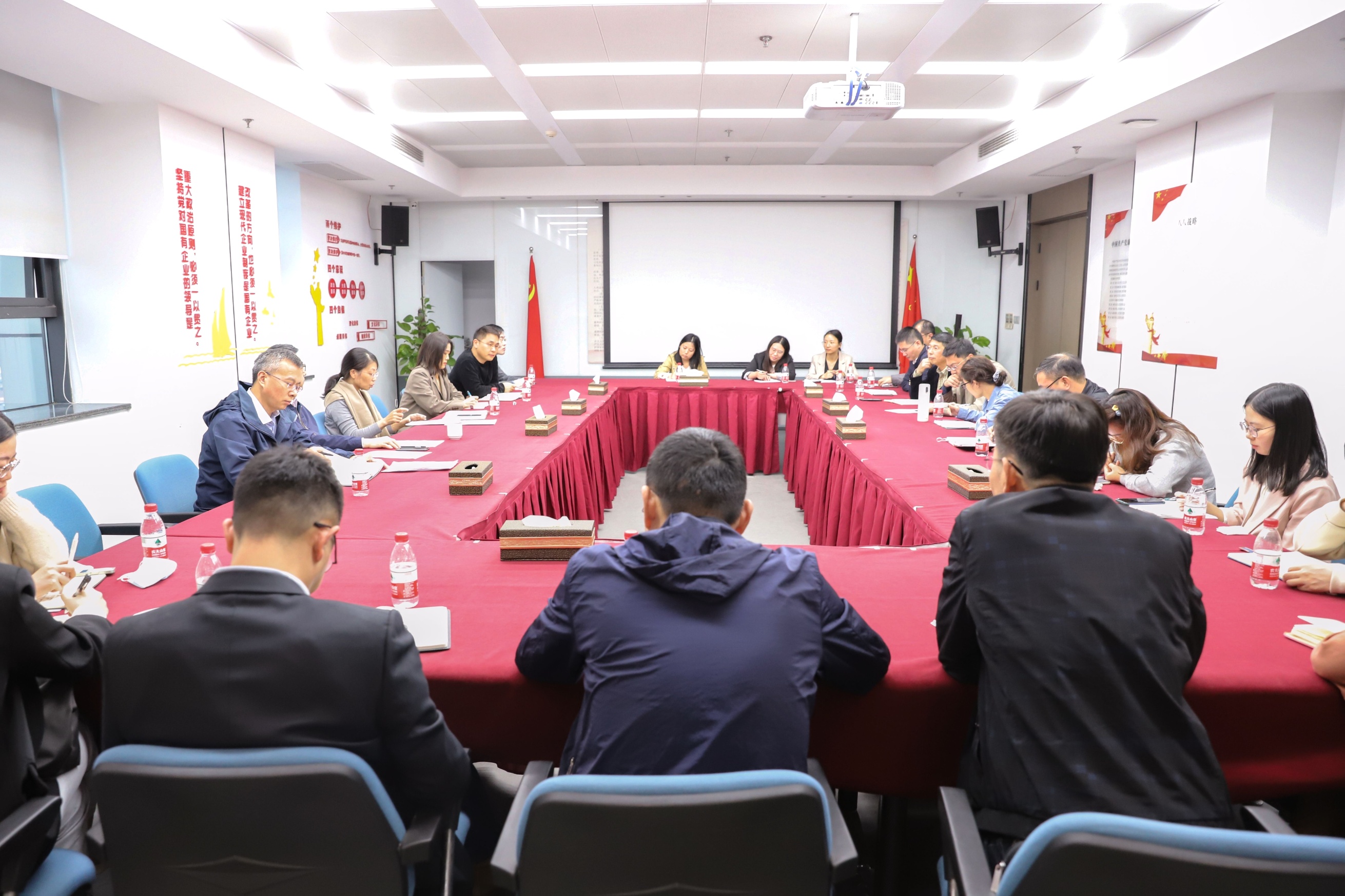 省二輕集團(tuán)召開法律風(fēng)險(xiǎn)防范工作會議 吳敏出席并講話