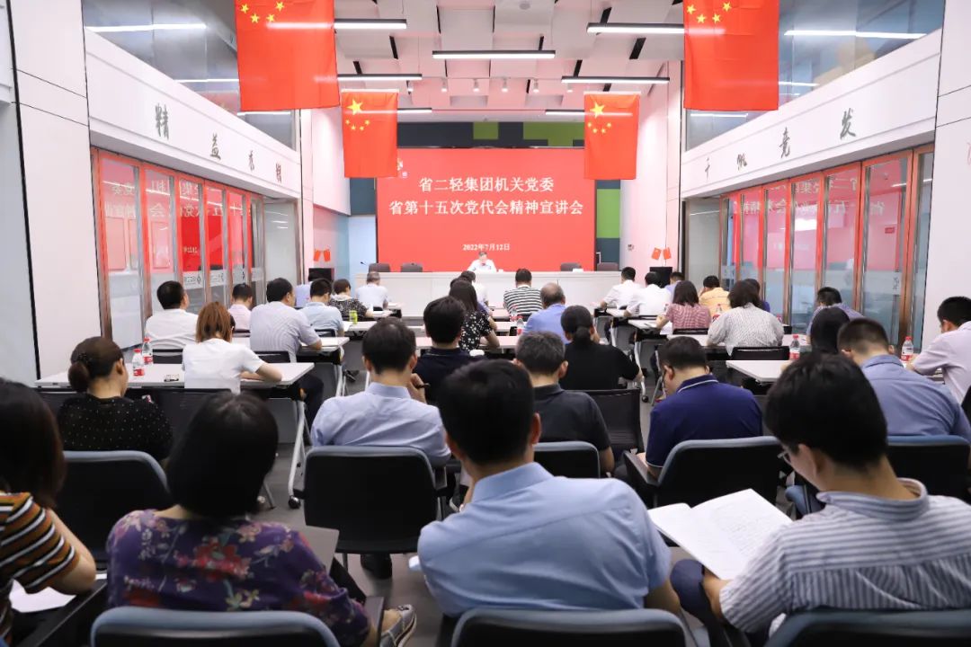 虞岳明在機關(guān)黨委宣講省第十五次黨代會精神