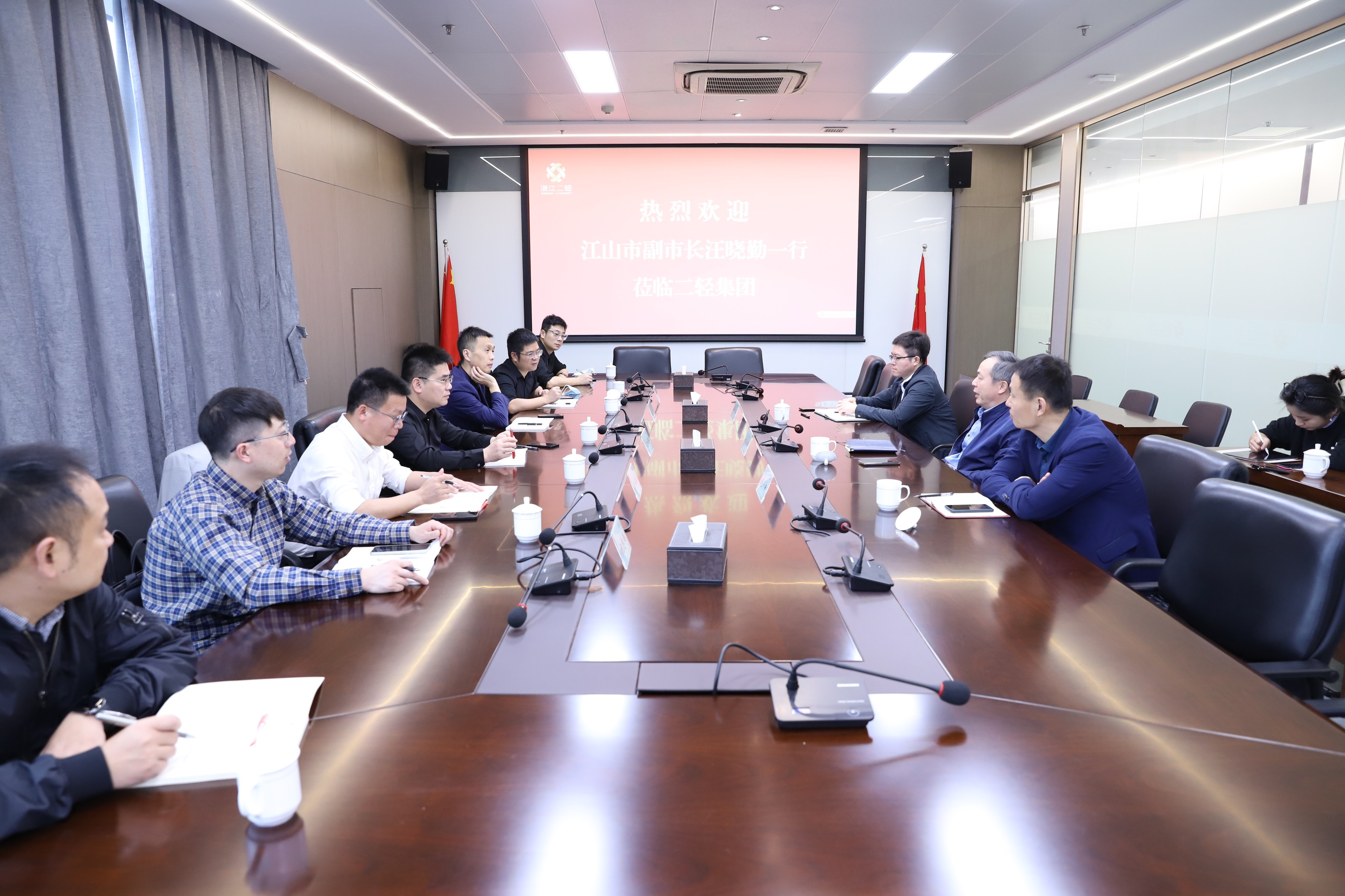 虞岳明與江山市副市長(zhǎng)汪曉勤座談交流