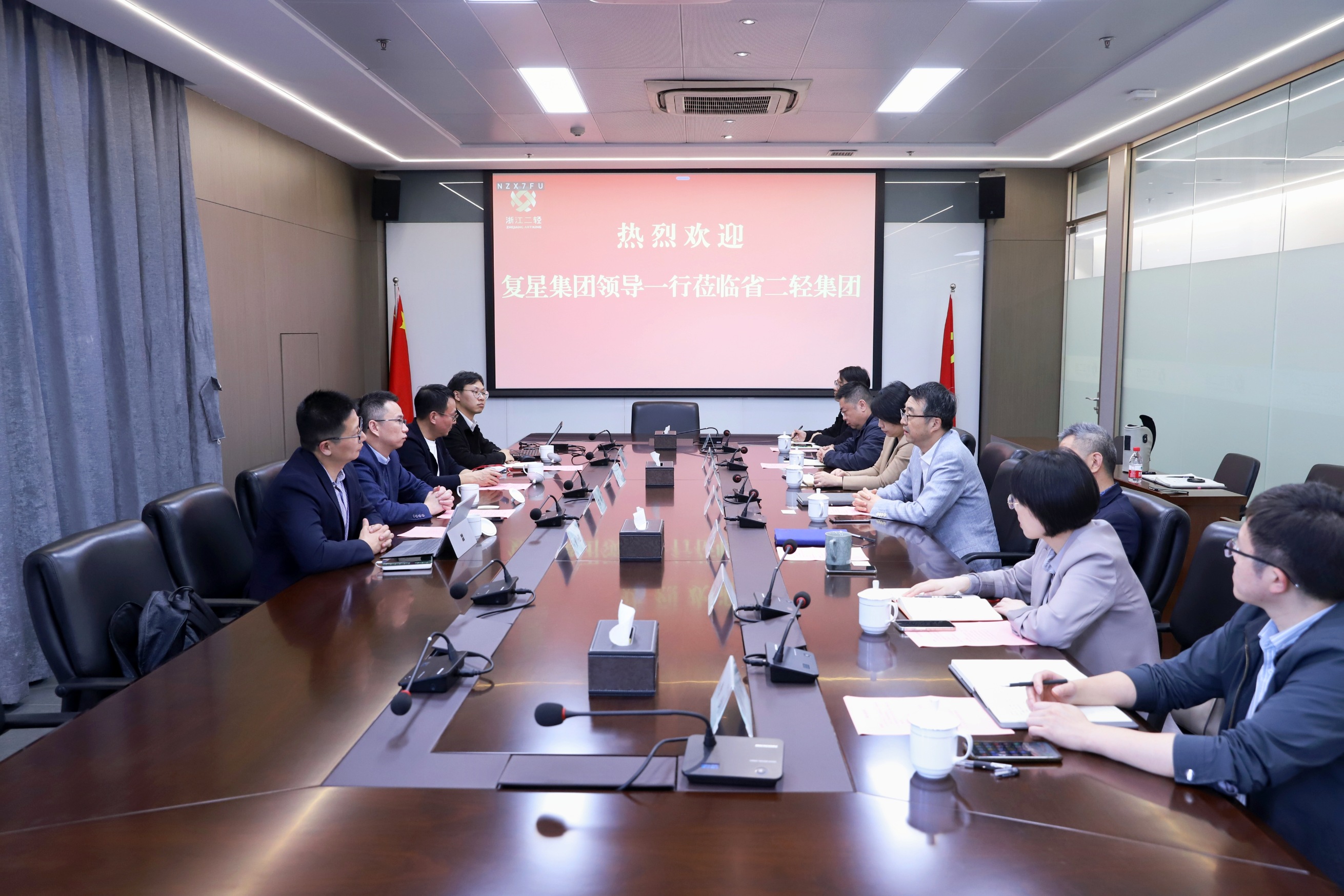 吳敏與復(fù)星國(guó)際副總裁石琨座談交流