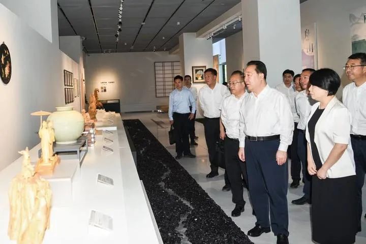 王浩在省機(jī)電集團(tuán)省二輕集團(tuán)調(diào)研時(shí)強(qiáng)調(diào) 著力開辟發(fā)展新領(lǐng)域新賽道 加快培育和壯大新質(zhì)生產(chǎn)力